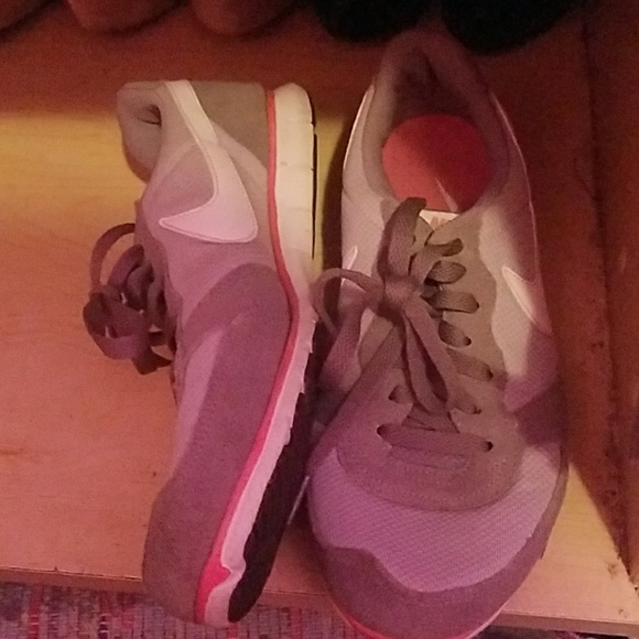 Shoes - Picture 2 of 3